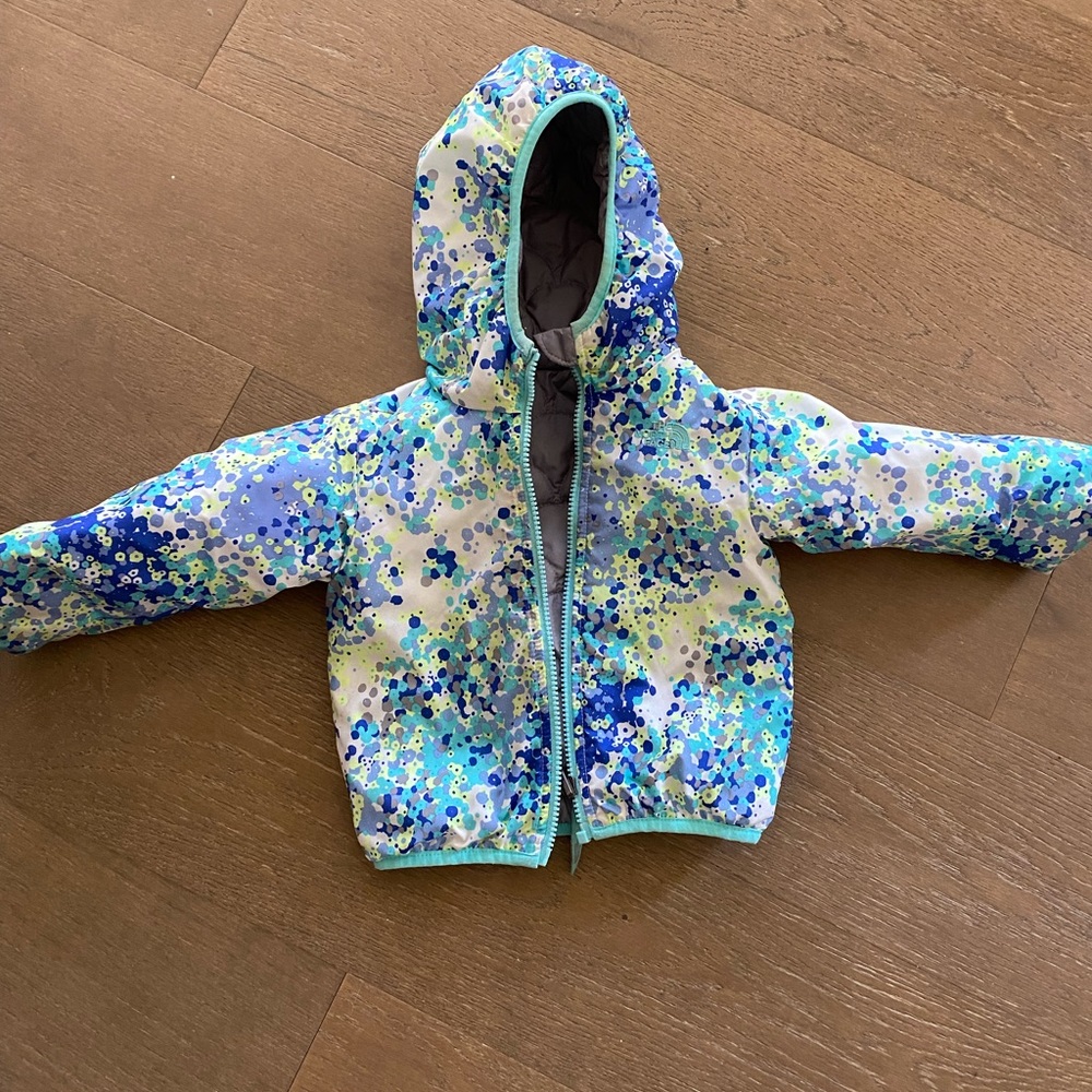 Girls 2t reversible north face jacket